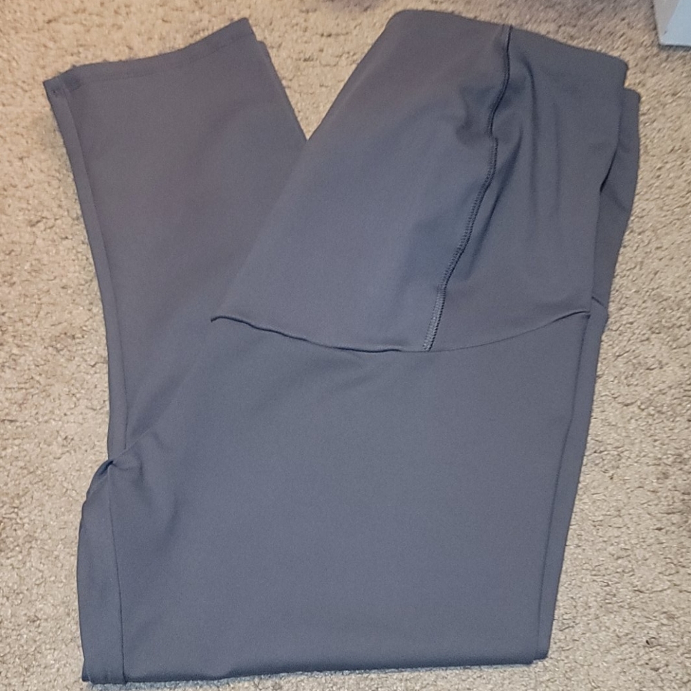 Maternity capris activewear